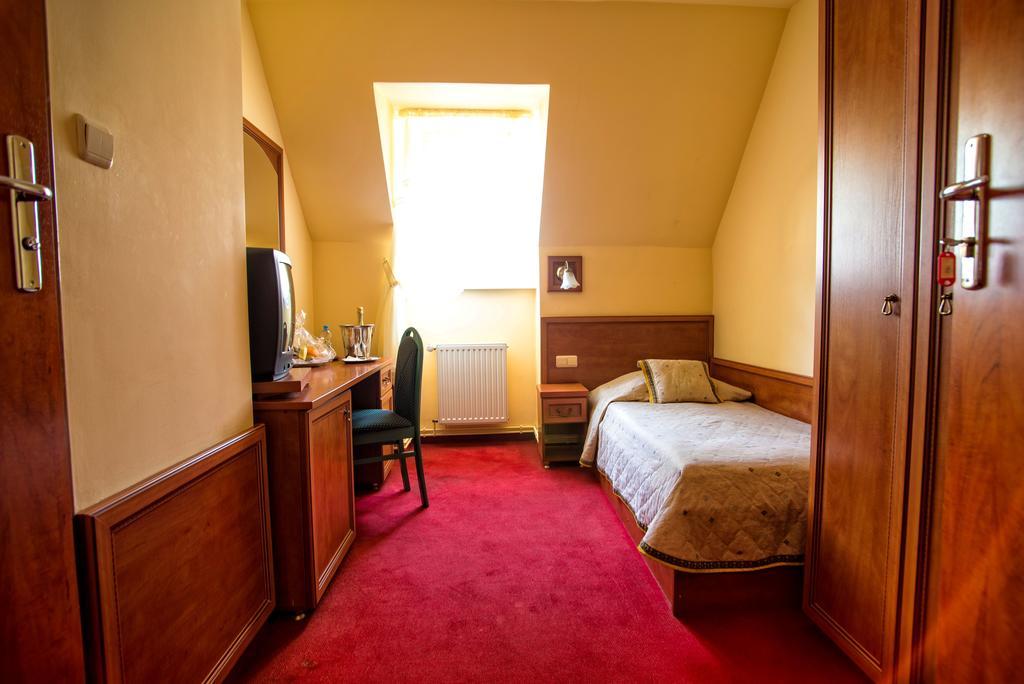 Hotel Adalbertus Гнезно Номер фото