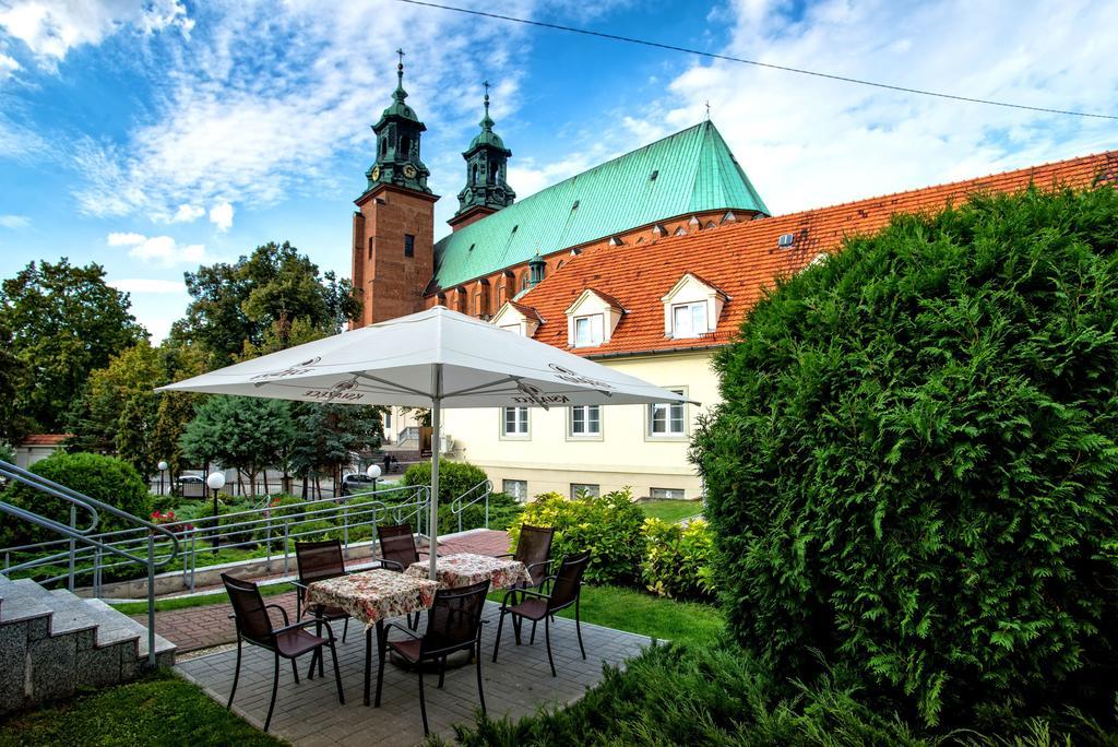 Hotel Adalbertus Гнезно Экстерьер фото